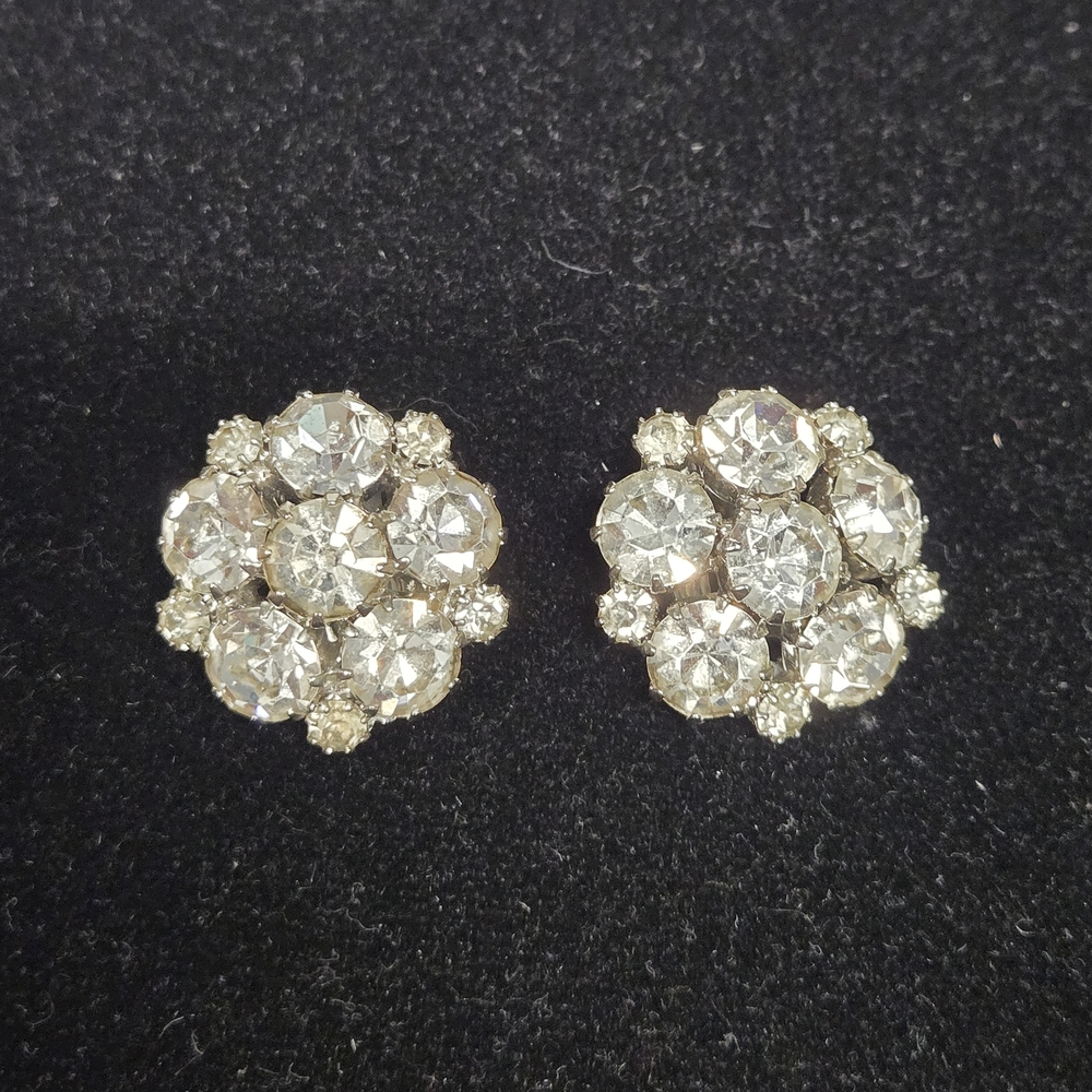 Vntg Weiss Silvertone Clear Rhinestone Clip Earrings EUC 1" Diameter